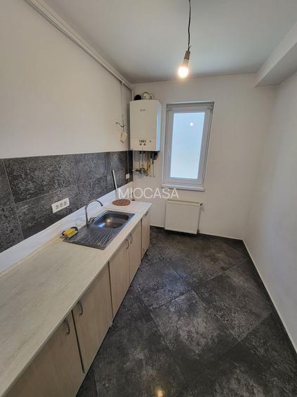 Bloc Nou. Etaj 1. Decomandat. Langa magazine si mijloace de transport - 5