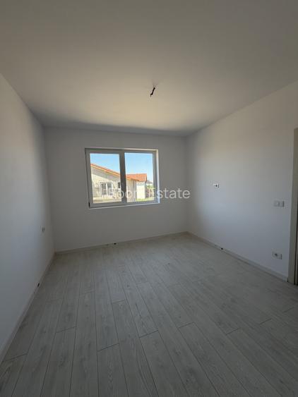 DEZVOLTATOR, 3 CAMERE LA ASFALT, GIROC - 4