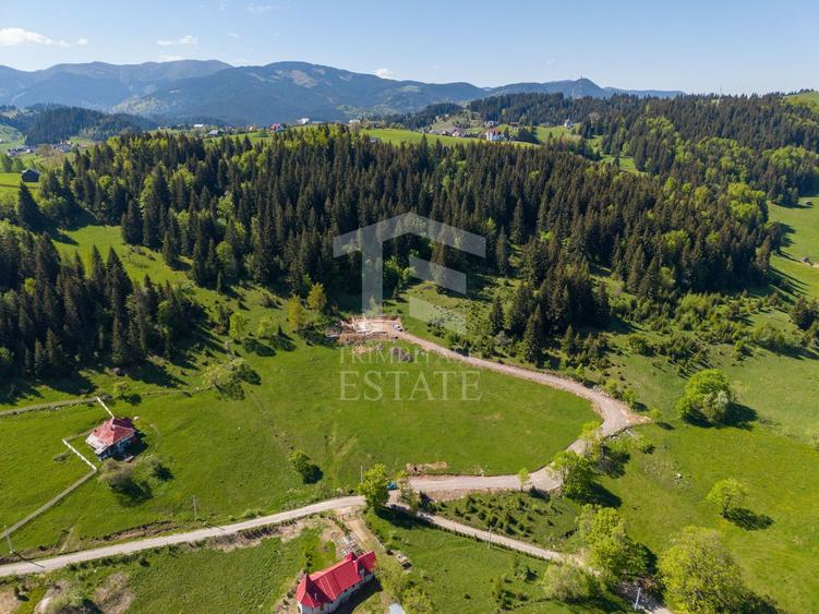 Fundata-Teren de vanzare 15,771 mp intravilan+extravilan+padure