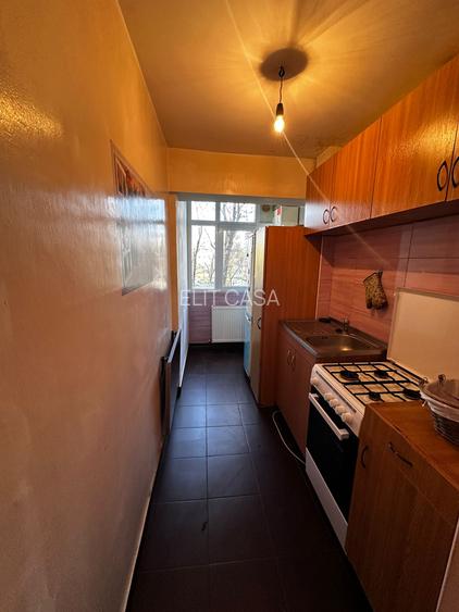 Apartament cu 2 camere, etaj 2/4, zona Podu Ros - 5