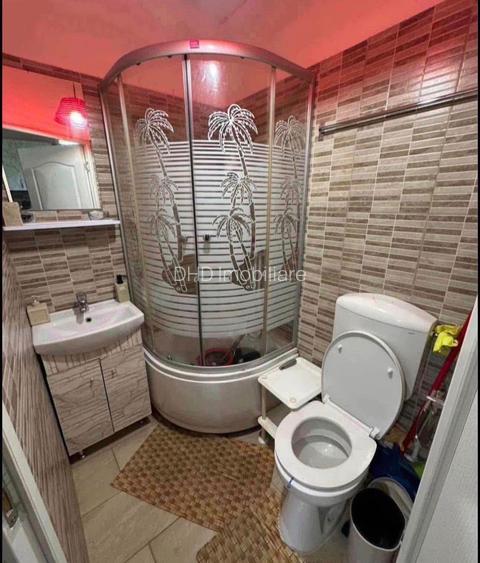 Cameră de cămin cu baie proprie,zona Podu Ros-Jumbo - 5