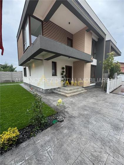 Casa individuala - 300 mp - 5 camere - 3 bai - 32