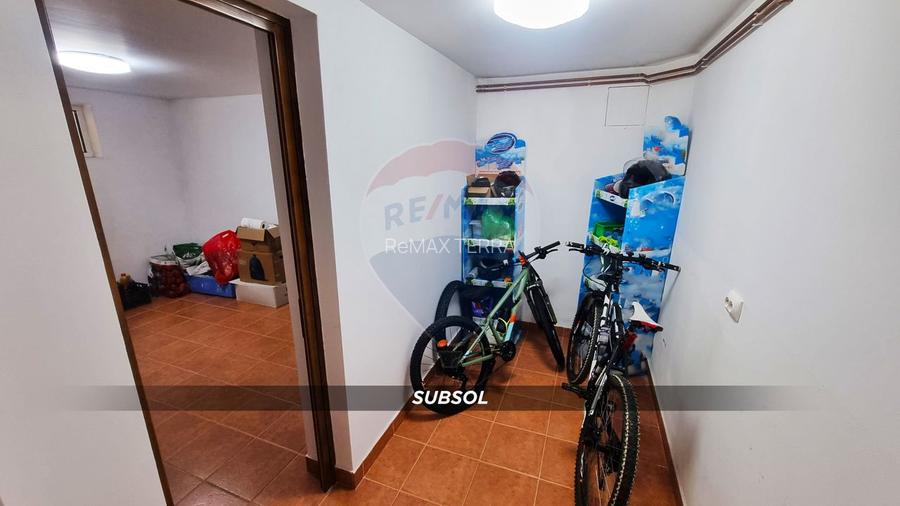 Casă / Vilă de lux cu 2 garaje, 10 camere de vânzare în BAIA MARE - 42