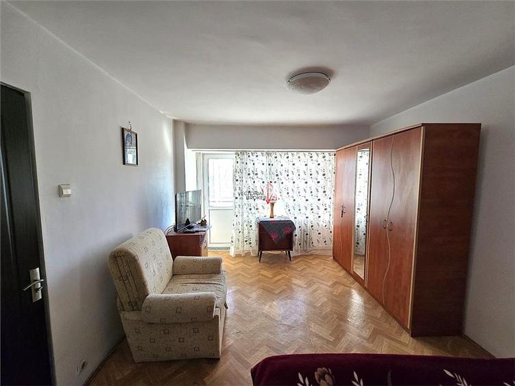 Garsonieră decomandată, et.2/10, bloc 1978 intersectia Avion Colentina - 2