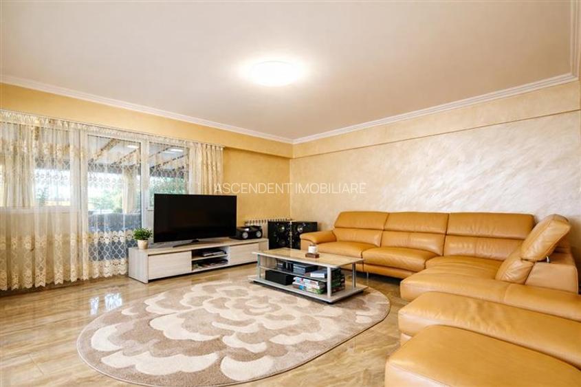 Rezidenta mobilata si echipata, cu lumina naturala, verdeata, vedere munte - 2