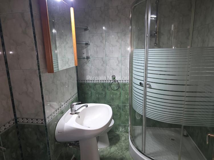 Inchiriez apartament 3 camere, decomandat, Piata Gavana 370 euro / luna - 2