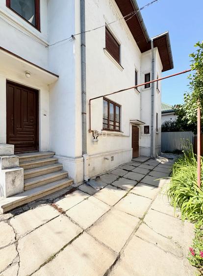 VILA INTERBELICA IN CURS DE RENOVARE COMPUSA DIN DOUA APARTAMENTE - PARCUL CAROL - 2
