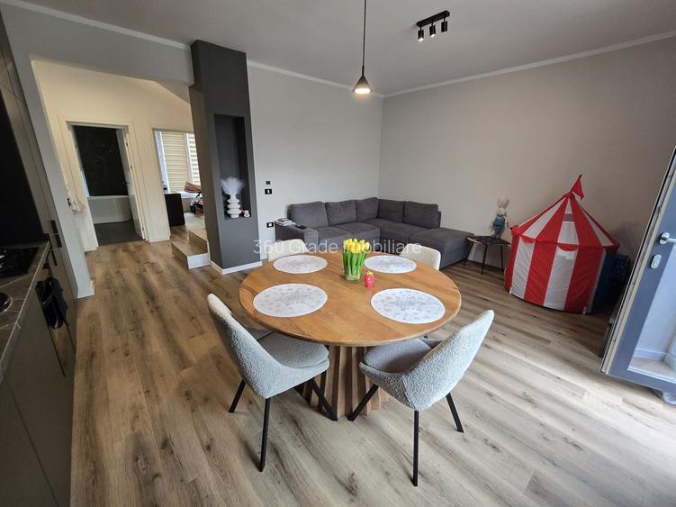 Duplex despartit prin camera tehnica - 4 camere Toate Utilitatile - 4