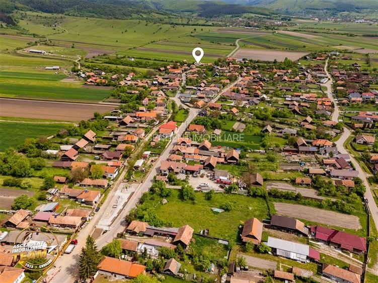 FILM! Pe 1.200mp teren, Rezidenta cu gradina inflorata,aproape de Tragu Secuiesc - 6