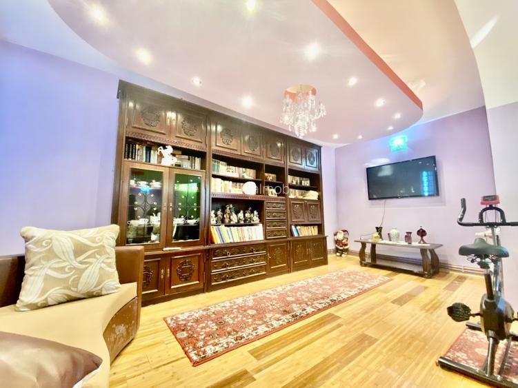 Urgent/Vânzare Casa/Vila, 4+ camere, teren 346 mp,  Targoviste, zona Micro 4 - 5