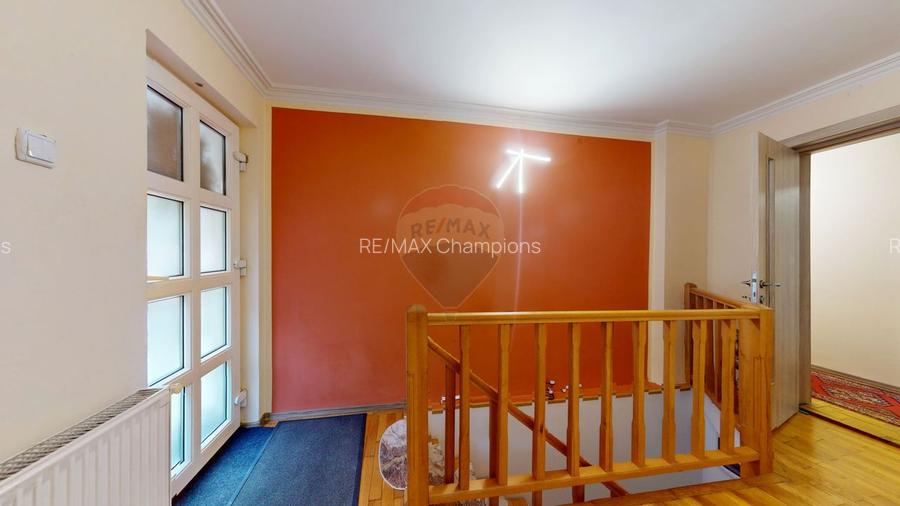 Casă / Vilă cu 9 camere de vânzare în zona Valea Cerbului - 15