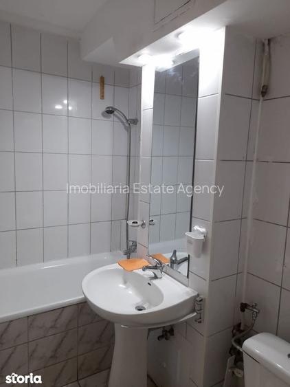 Garsoniera Dristor, bloc stradal, 4 minute de metrou, mobilată si utilată modern - 10