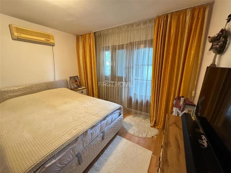 3 camere, etaj 3 cu acoperis, 2 balcoane , 2 bai, zona centrala - 8