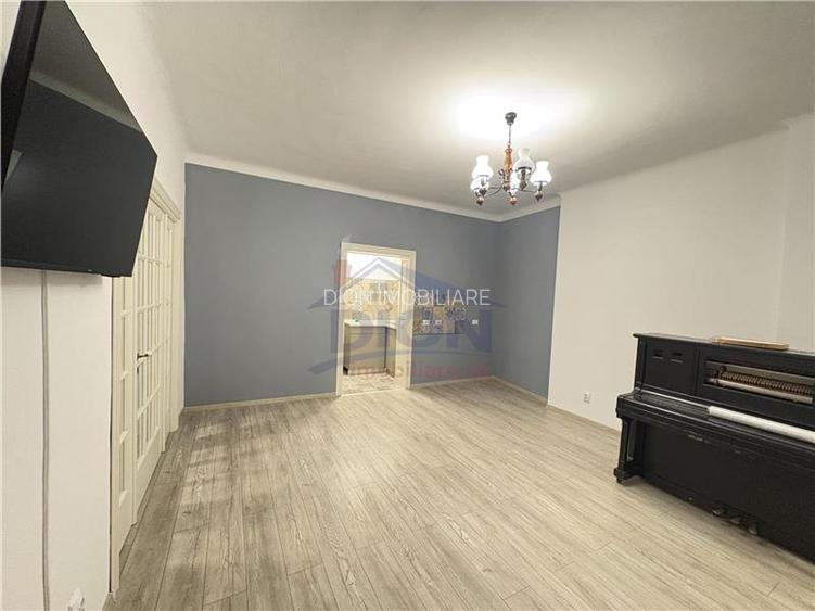 UNIVERSITATE, 3 camere, parter inalt, 61 mp, amenajat - 2