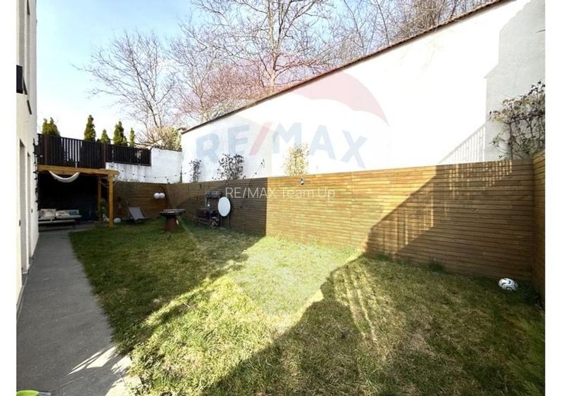 Vilă ultrafinisată cu două unități locative în zona Gruia - 16