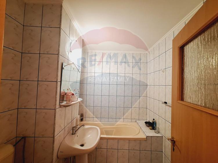 Apartament cu 3 camere de vânzare în zona Nufarul - 4