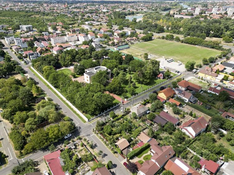 Casă cu o cameră, teren 350 mp în Subcetate