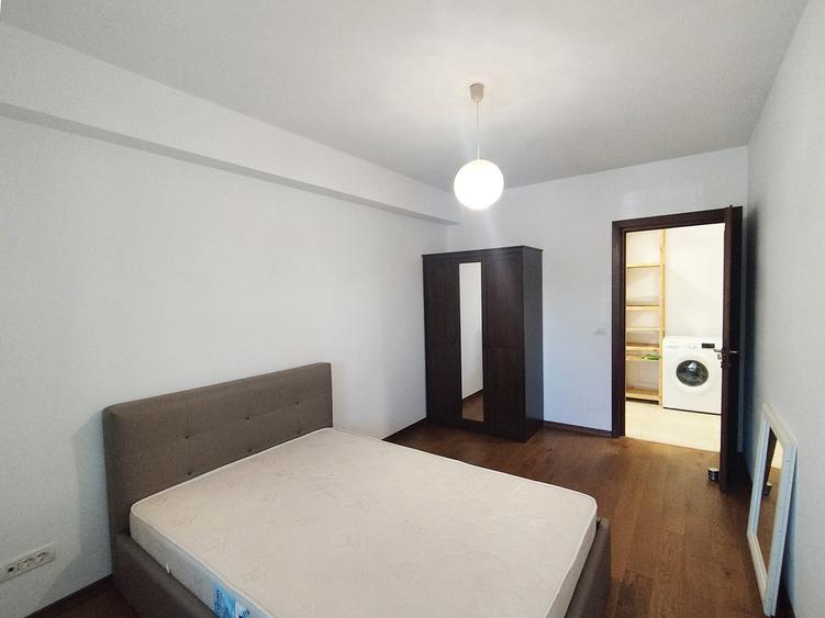 3 camere decomandat, bloc nou, curte proprie 30 mp, boxa 25 mp, zona Tineretului