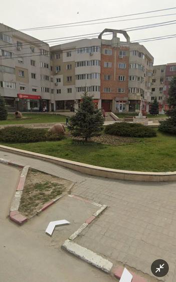 Navodari central spatiu comercial din construcție 2 intrari 2 loc parcare 380