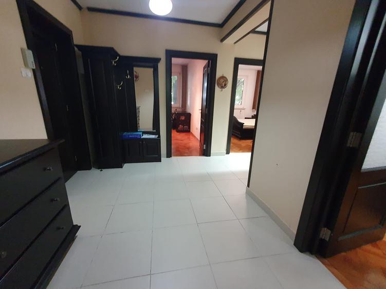 De inchiriat apartament 3 camere zona centrala- langa hotel Central