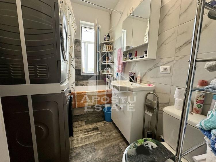 Apartament cu 3 camere de vanzare, mobilat, etajul 2, Giroc, Timis