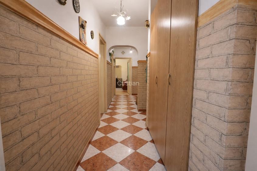 De vanzare apartament 3 camere, stradal - 3