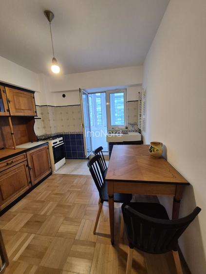 2 camere decomandat,et.4, Piata Victoriei, vis-a-vis America House - 4