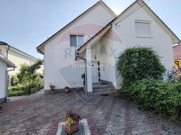 Casă / Vilă cu 8 camere de vânzare în zona Central - 38