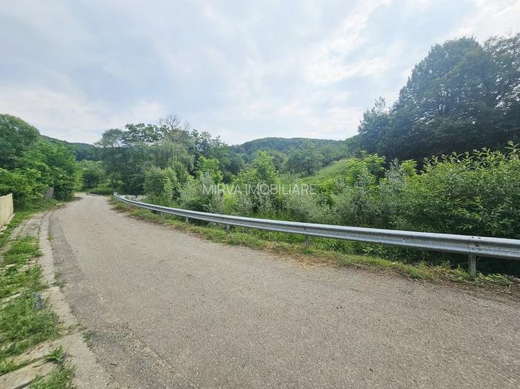 Teren intravilan lângă pădure – 1659 mp,  C.U. P+2E, Vărbilău - 8