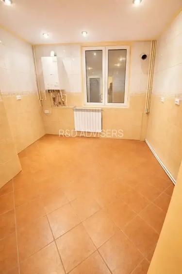 Apartament renovat  centrală proprie, aer condiționat, 8 minute metrou - 3