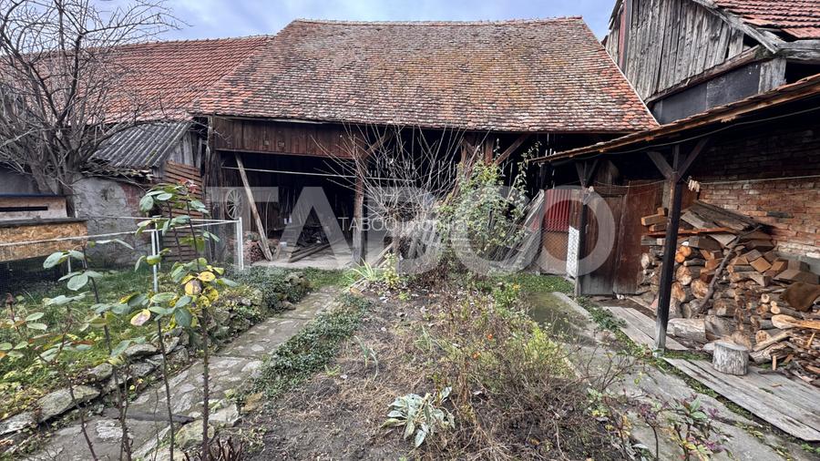 Casa de vanzare cu curte spatioasa loc relaxare si gradina Cornatel - 17