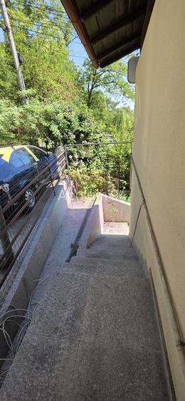 Casa cu 4 camere de vanzare in Campina