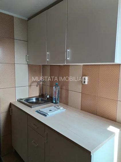 Garsoniera decomandat, zona Viziru 1. - 5