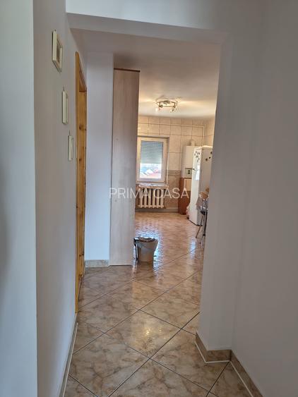 Apartament cu 3 camere Zona centrala Str. Bucegi Liceul de Arte etaj 3 , 2 balc - 8