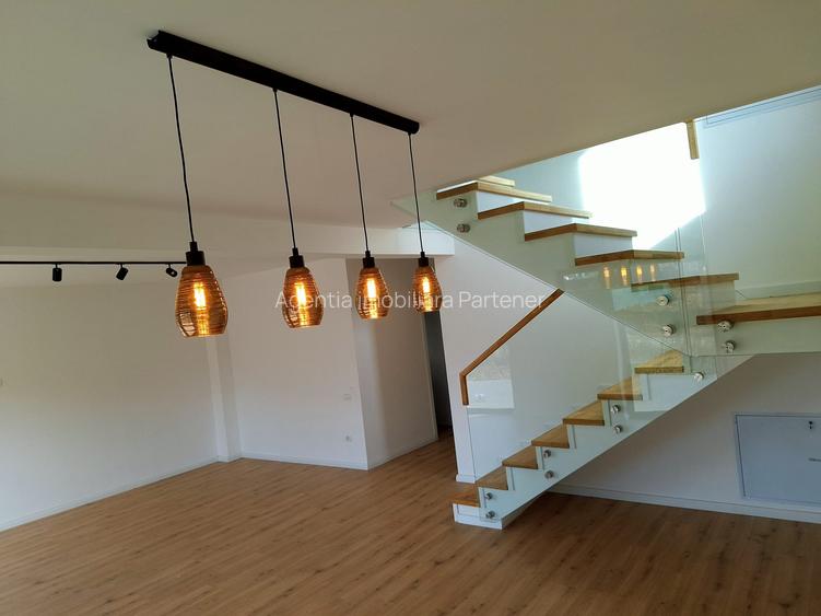 Casă / vilă jud. Argeș / com. Micești , stadiul "La Cheie" ! - 4