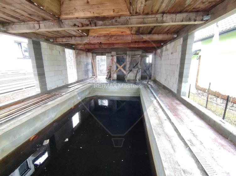 Casă / Vilă cu 8 camere de vânzare - 12