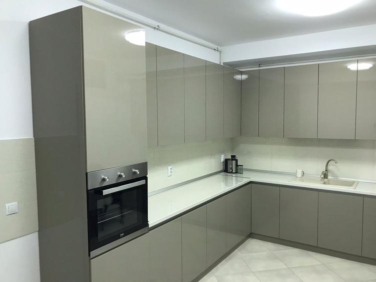 Apartament 3 camere cu curte, imobil nou