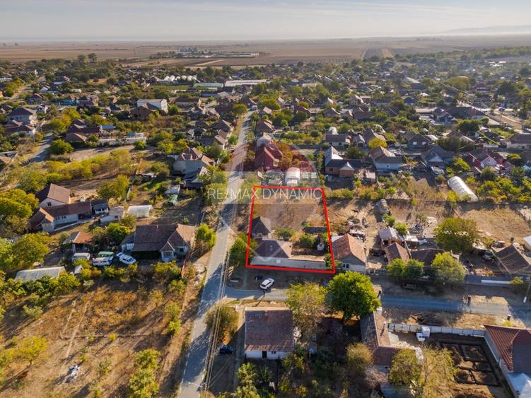 Proprietate cu teren 1.359 mp, poziție pe colț și utilități la strada