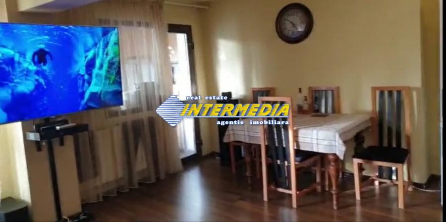 Apartament cu 4 camere decomandat etaj 3 Cetate