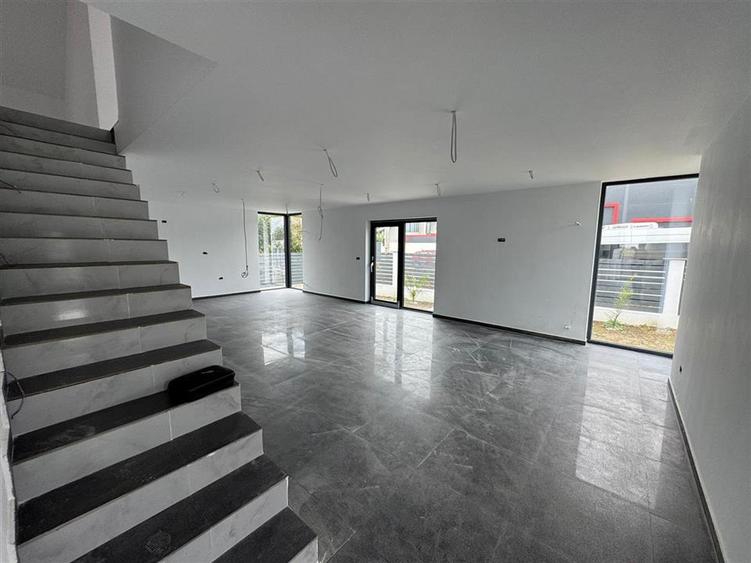 Casa P+M de vanzare in Campineanca (strada asfalata)