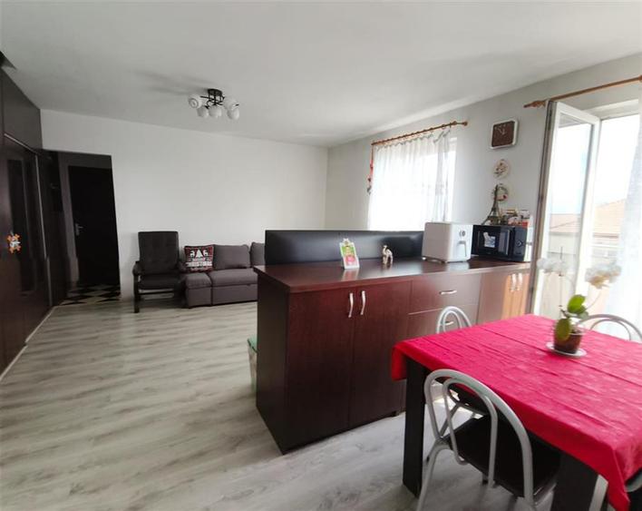 Apartament 4 camere 2 bai balcon zona Terezian