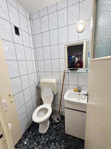 Titan, 10 minute metrou, langa Scoala 19,pe strada Stanila, bloc H, 4 etaje