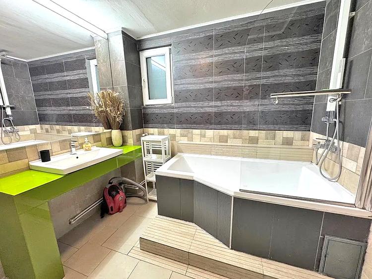Apartament 3 camere tip Penthouse ~ Terasa 100 mp ~ Parcare subterana