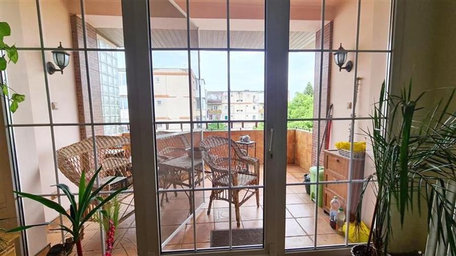 Apartament in asociatie, renovat, 6 cam 2 nivele cu garaj Elisabetin