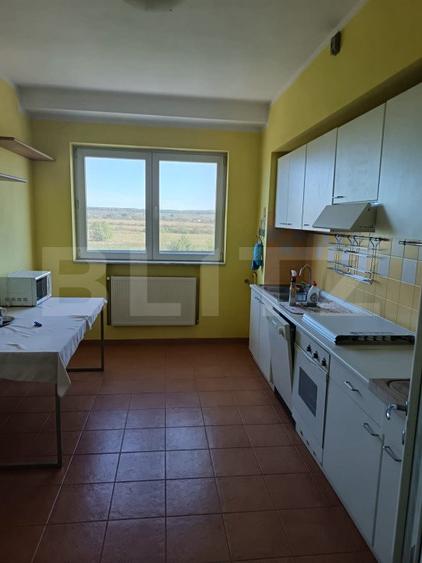 Hala de productie, spatii depozitare, parcare, cladire cu birouri, teren 14474mp