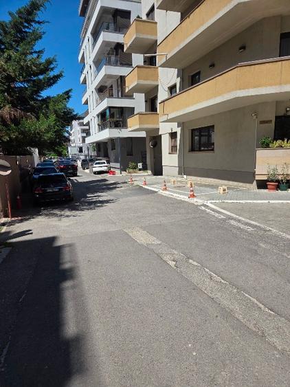 Apartament 3 camere decomandat, Cartier Herastrau
