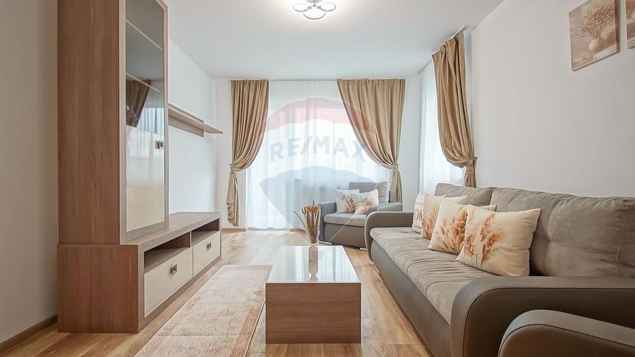 Apartament cu 3 camere, prima închiriere, în zona Tractorul