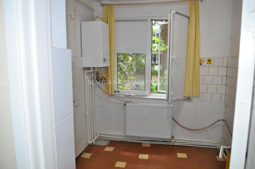 De vanzare apartament 2 camere, Centru - 12