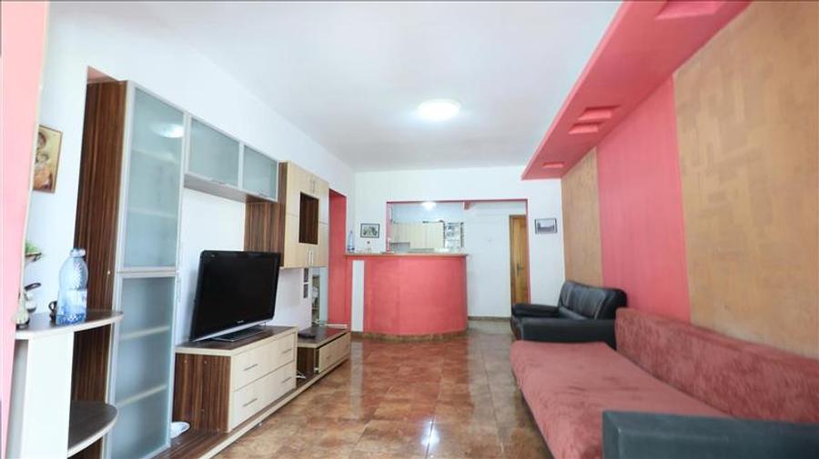 Apartament cu 2 camere, Bd. Stefan cel Mare, etaj 1, liber