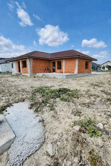 Casă la roșu, plan Parter – 500 mp teren, front 20 ml – Cihei